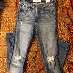 High-Rise Destroyed Jeans Hollister